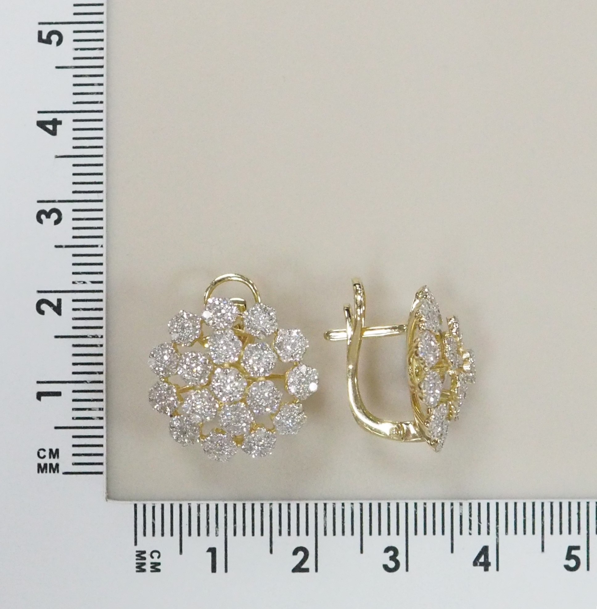 Серьги из желтого золота с бриллиантами
